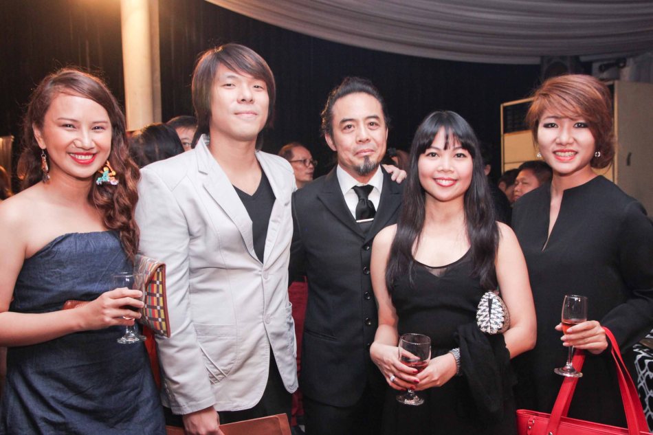 from left: Bianca Balbuena, Ian Loreños (ALAGWA), Benito Bautista and Emma Francisco (HARANA) and Marge Lao (ALAGWA). Pic was taken during 36th URIAN awards night at the NBC tent last June 18, 2013. Photo by Jude Bautista