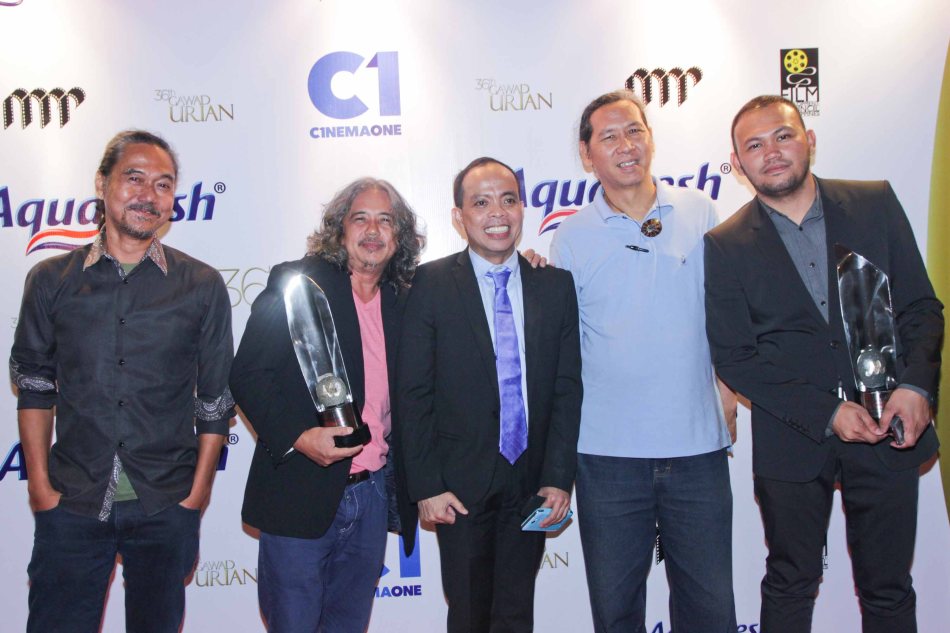 from right: Best Director- Adolf Alix Jr. (KALAYAAN), Silent Film Festival Dir. Teddy Co, Head of Cinema One and Velvet Ronald Arguelles, Best Film awardee Arnel Mardoquio and Perry Dizon both of ANG PAGLALAKBAY NG MGA BITUIN SA GABING MADILIM. Pic was taken during 36th URIAN awards night at the NBC tent last June 18, 2013. Photo by Jude Bautista