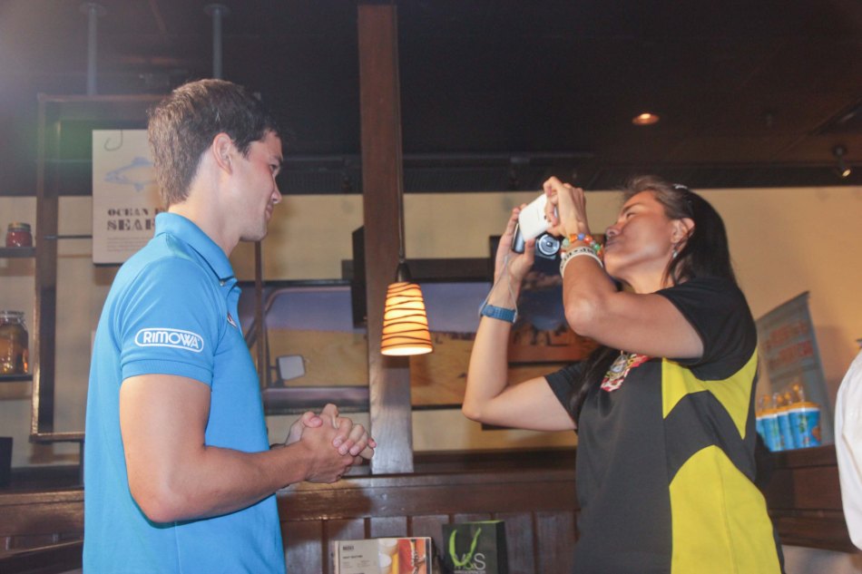 Pinoy Fitness Writer Mars Callo shoots Phil Younghusband at OUTBACK Steakhouse last June 4, 2014. Photo by Jude Bautista